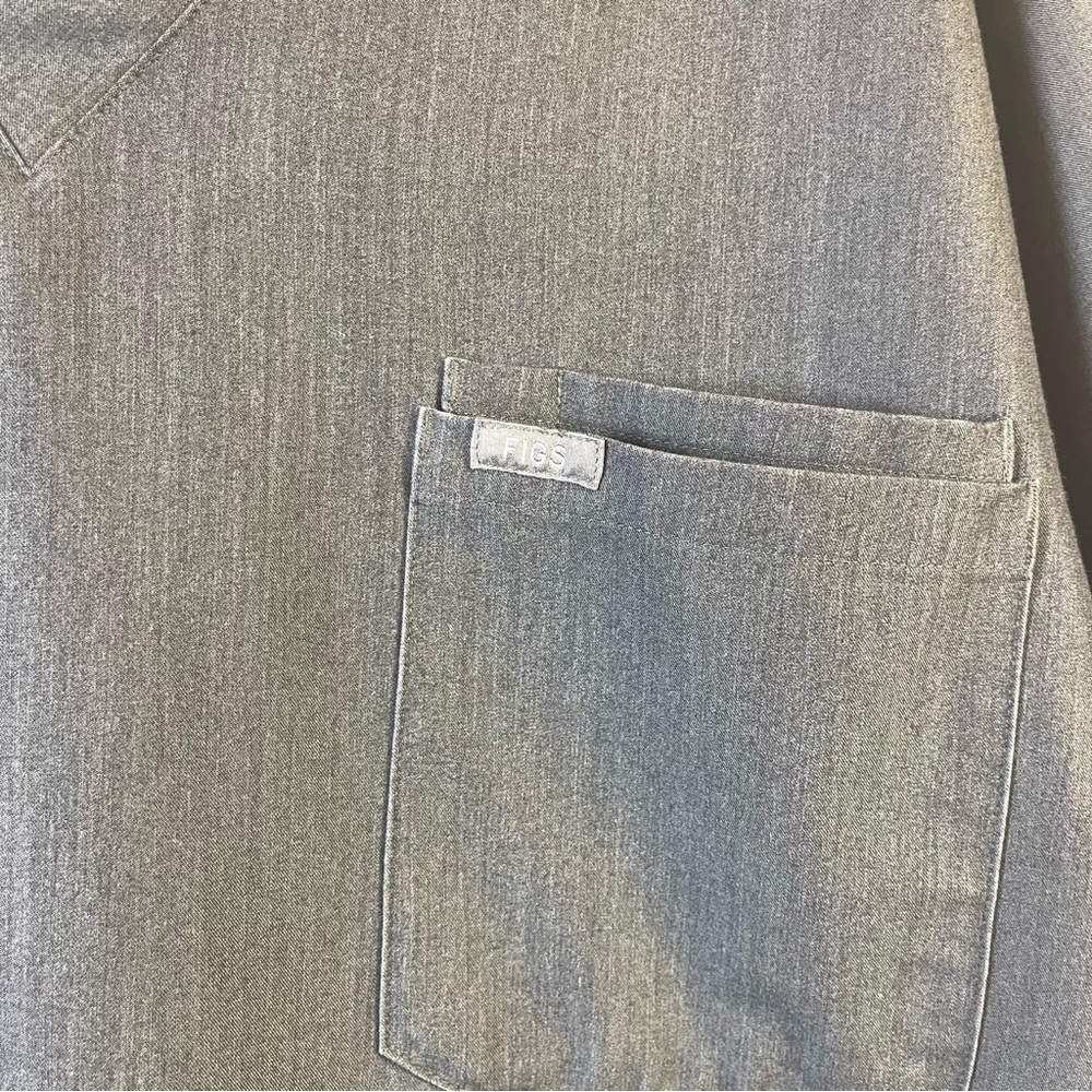 FIGS Scrub Top Mens 2X Gray Short Sleeve Medical Nurse Pocket Technical Wear O2 - Picture 3 of 7